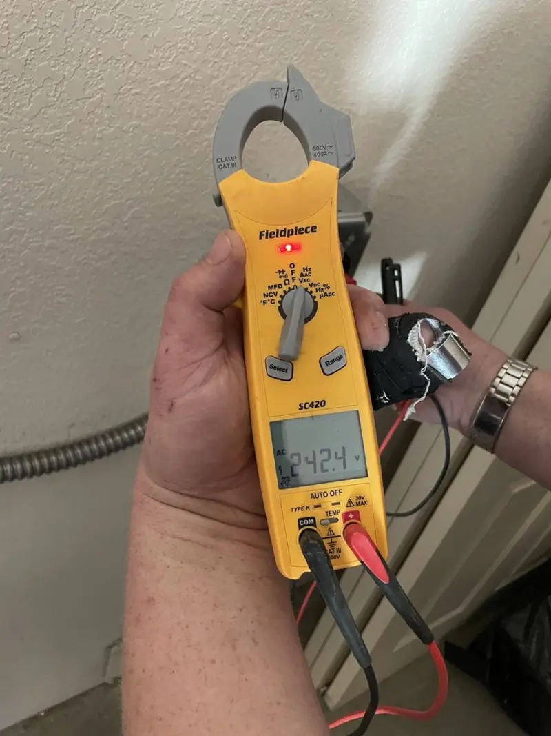 Voltage testing with clamp meter during Generator Installation in Horicon